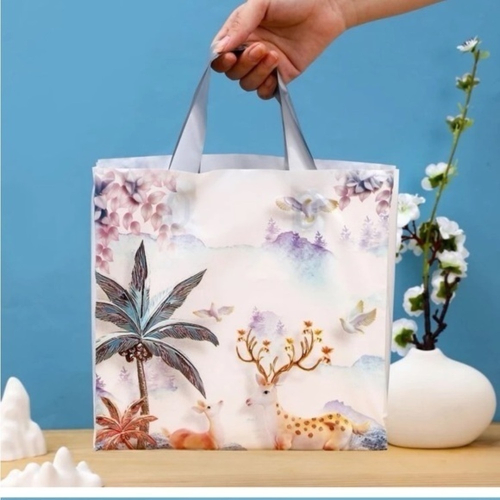 NWT Moda plastic shopping bag multi color and purpose. Measurements belo…